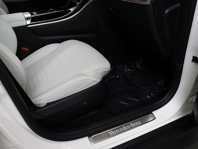 Certified Used 2026 Polar White Mercedes-Benz GLC 300 image 34
