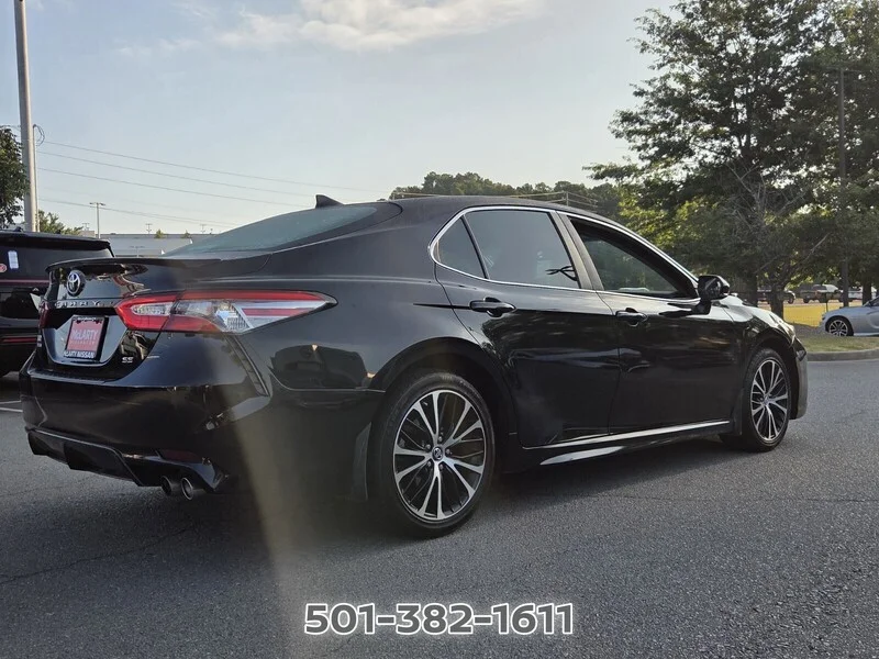 Used 2019 Midnight Black Metallic TOYOTA SE AUTO image 5