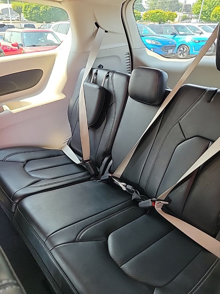 Used 2023 White Chrysler Touring L image 11