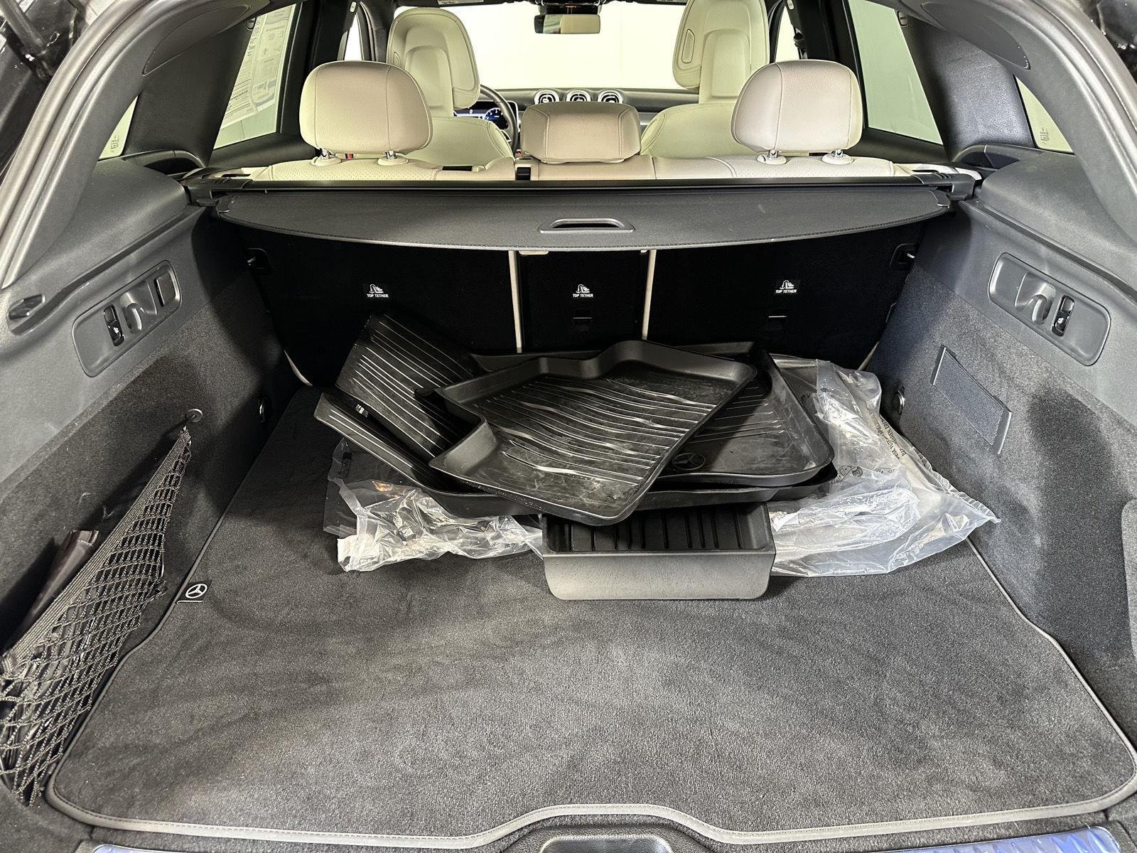 Used 2026  Mercedes-Benz GLC 300 image 32