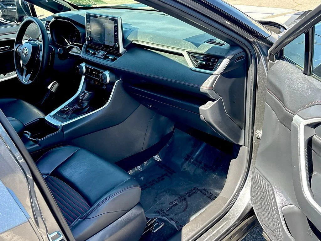 Used 2022 Magnetic Gray Metallic w/Midnight Black Metallic Roof Toyota XSE image 26