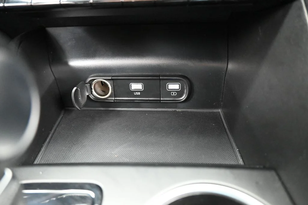 Used 2023 Glacial White Pearl Kia GT-Line image 25