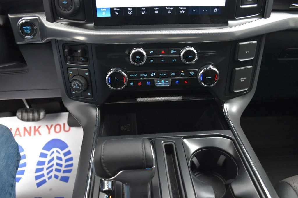 2025 Ford F-150 Lariat - Photo 11