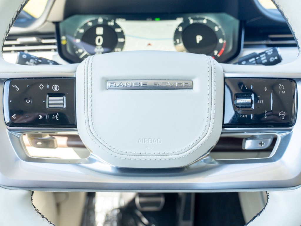 Used 2024 White Land Rover SE image 15