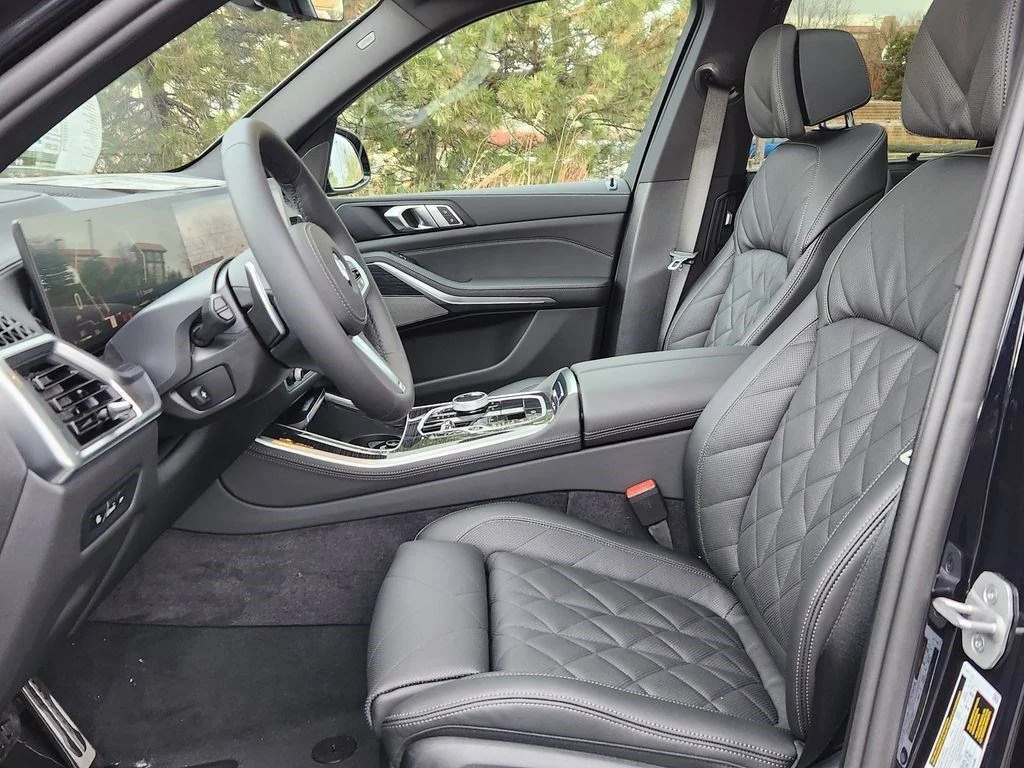 Used 2026 Carbon Black Metallic BMW xDrive40i image 9