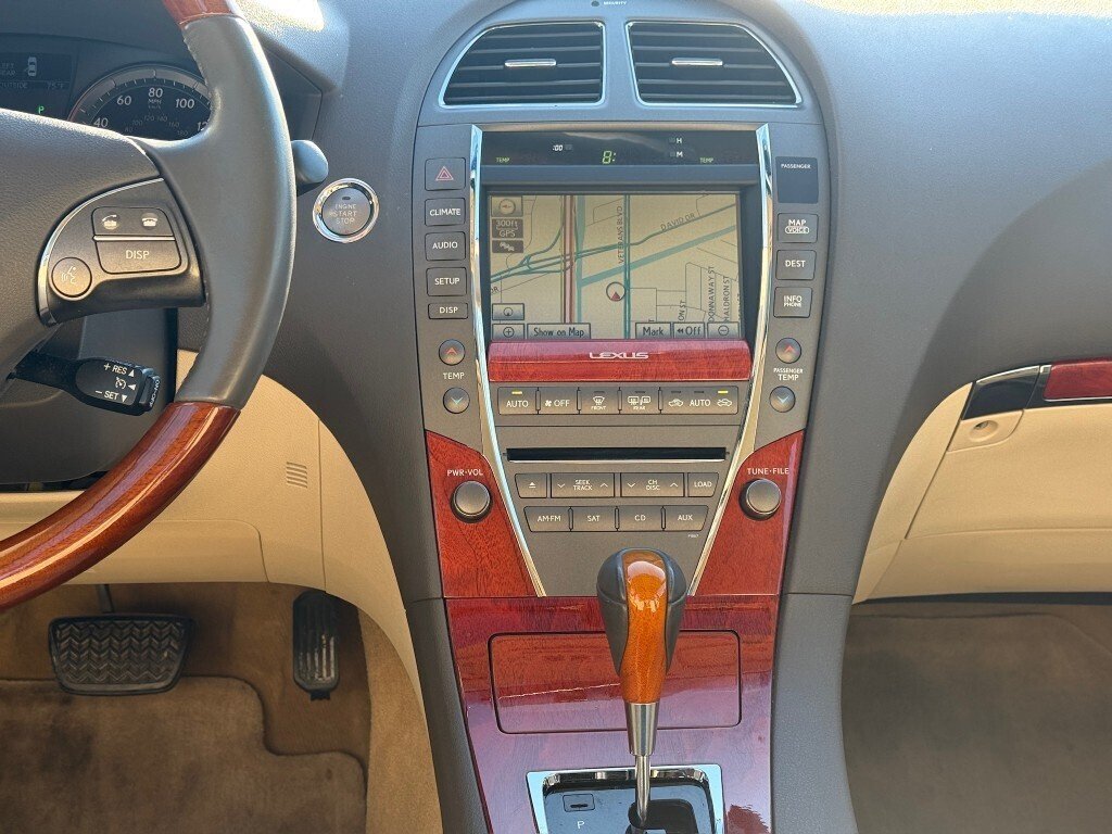 Used 2012  Lexus Base image 13