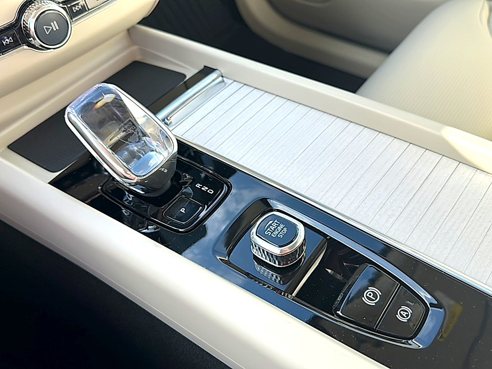 2026 Volvo XC60 Ultra - Photo 24