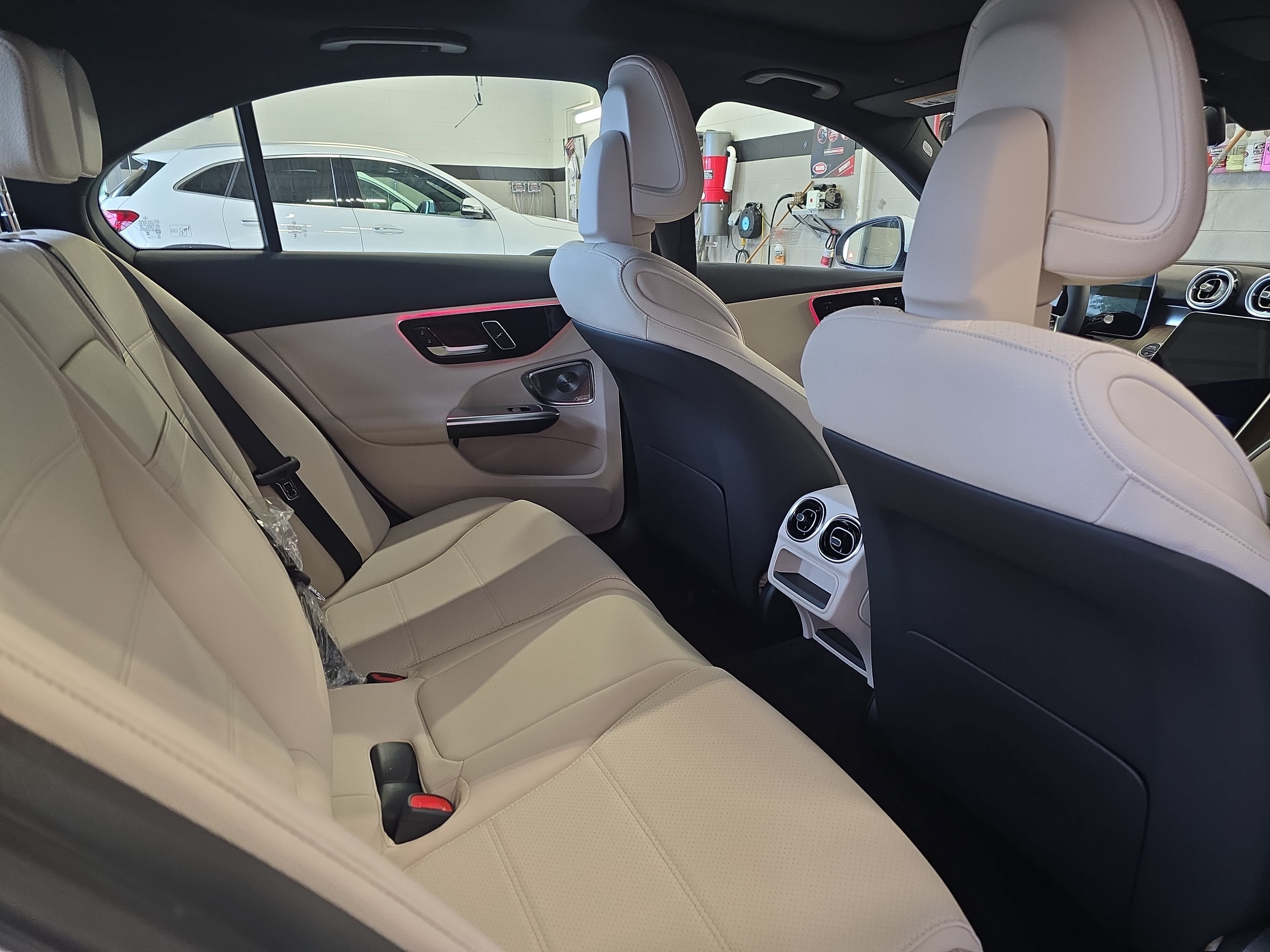 New 2026 MANUFAKTUR Moonlight White Metallic Mercedes-Benz C300 image 11