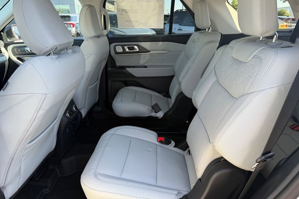New 2026 Star White Metallic Tri-Coat Ford Platinum™ image 22