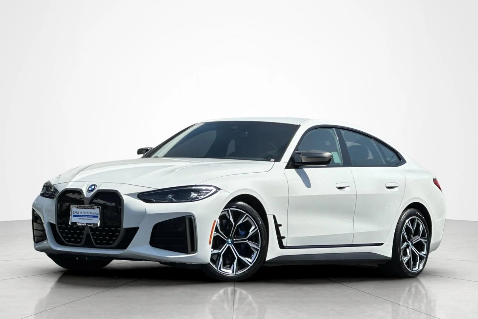Used 2022 Alpine White BMW M50 image 1