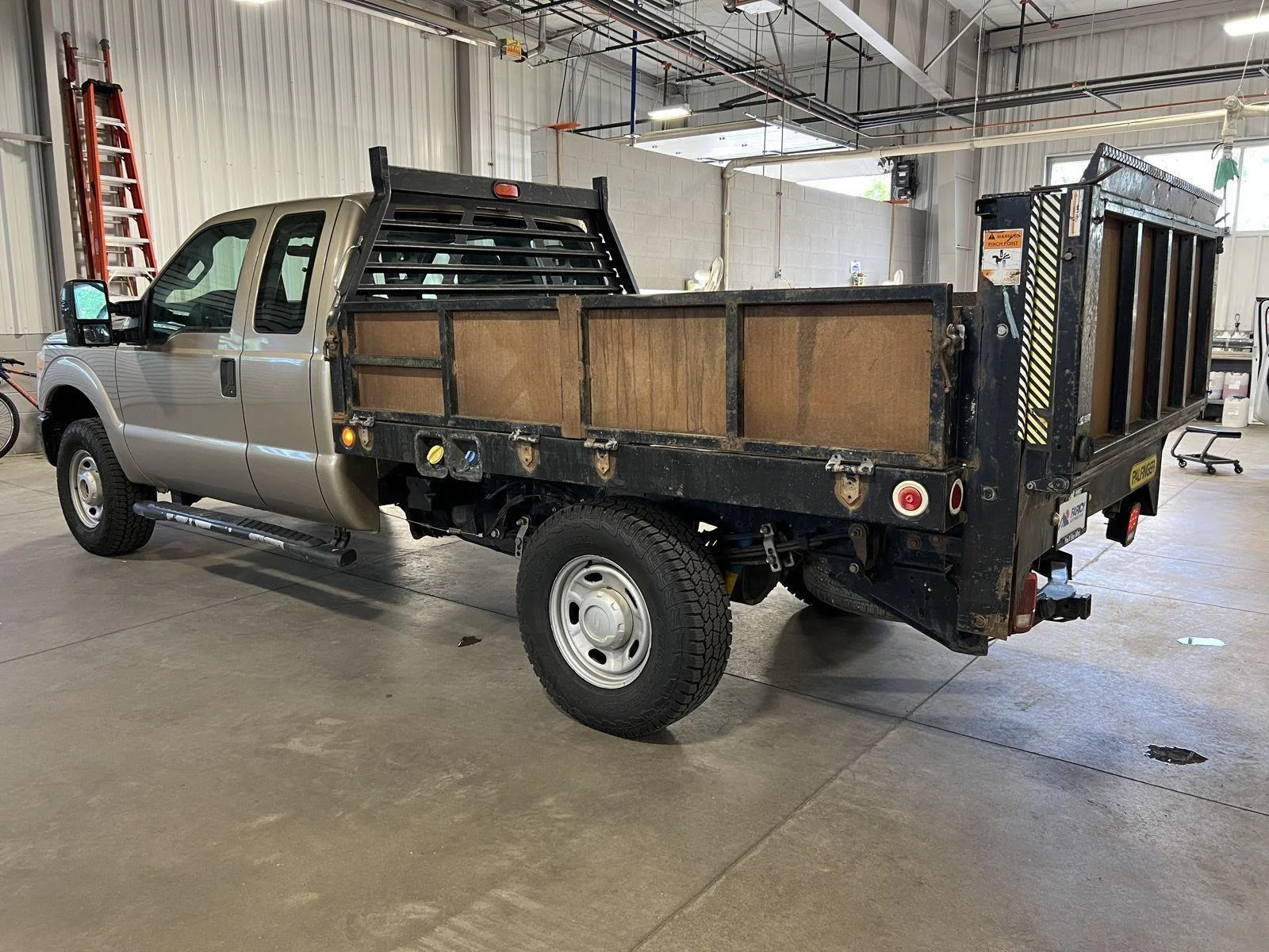 Used 2011 Pale Adobe Metallic Ford XL image 3