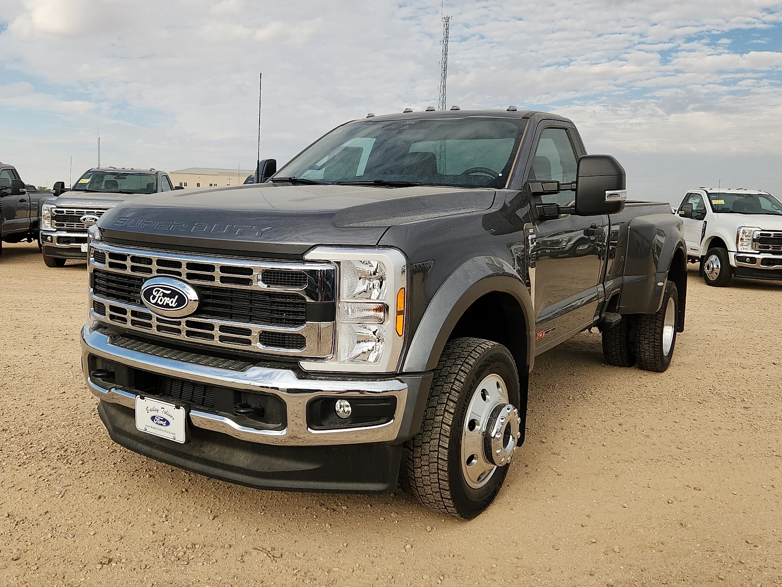 New 2027 Carbonized Gray Metallic Ford XLT image 3