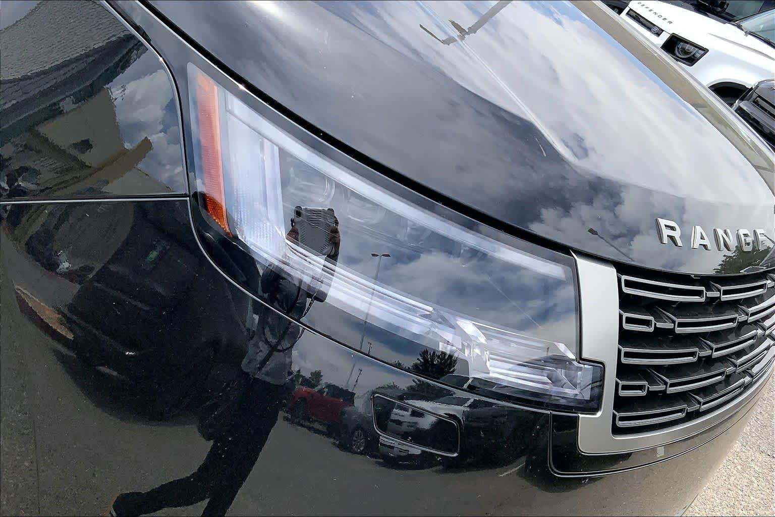 Used 2024 BLACK Land Rover SE image 26