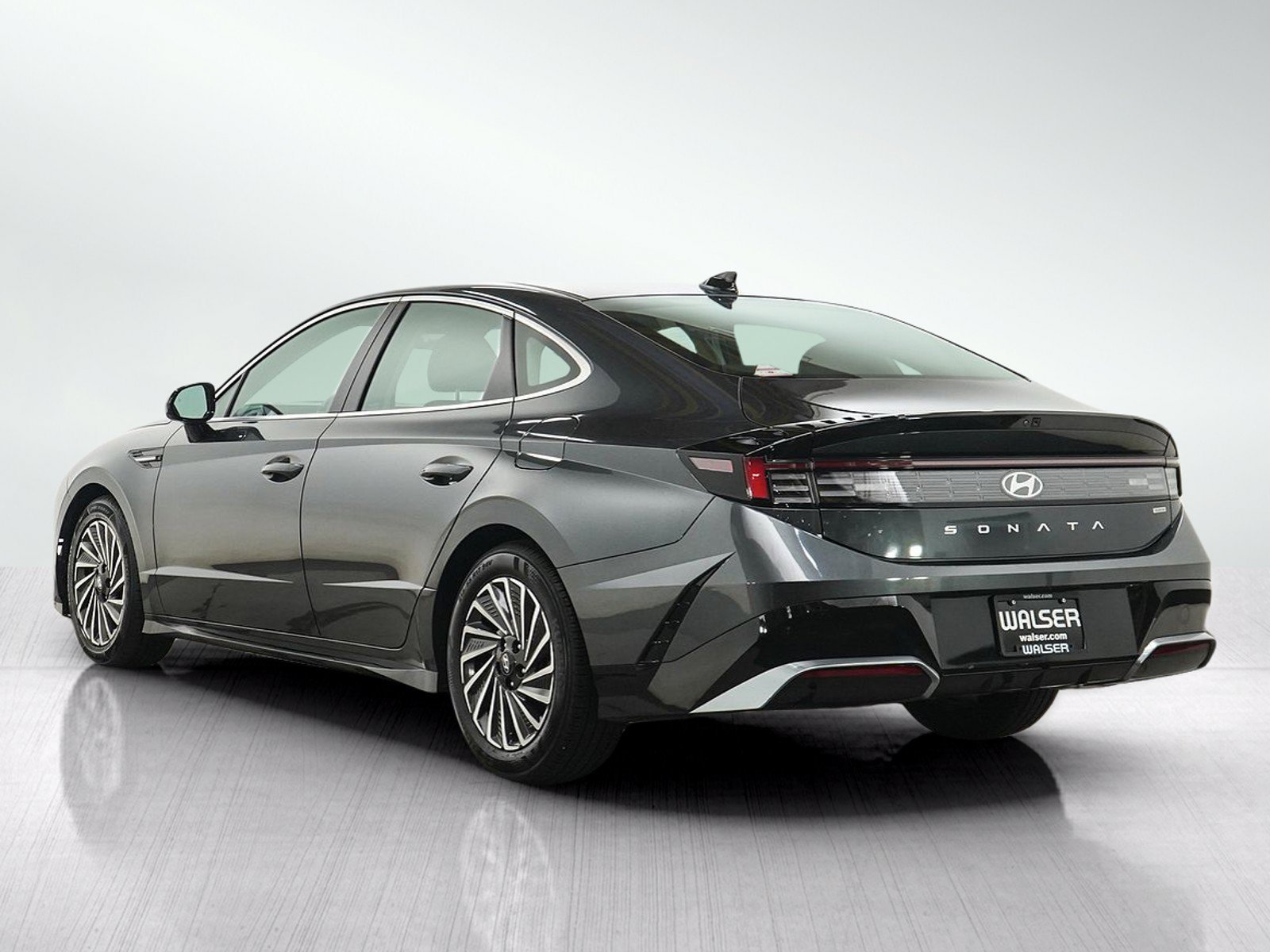 Used 2025 Portofino Gray Hyundai SEL FWD image 4