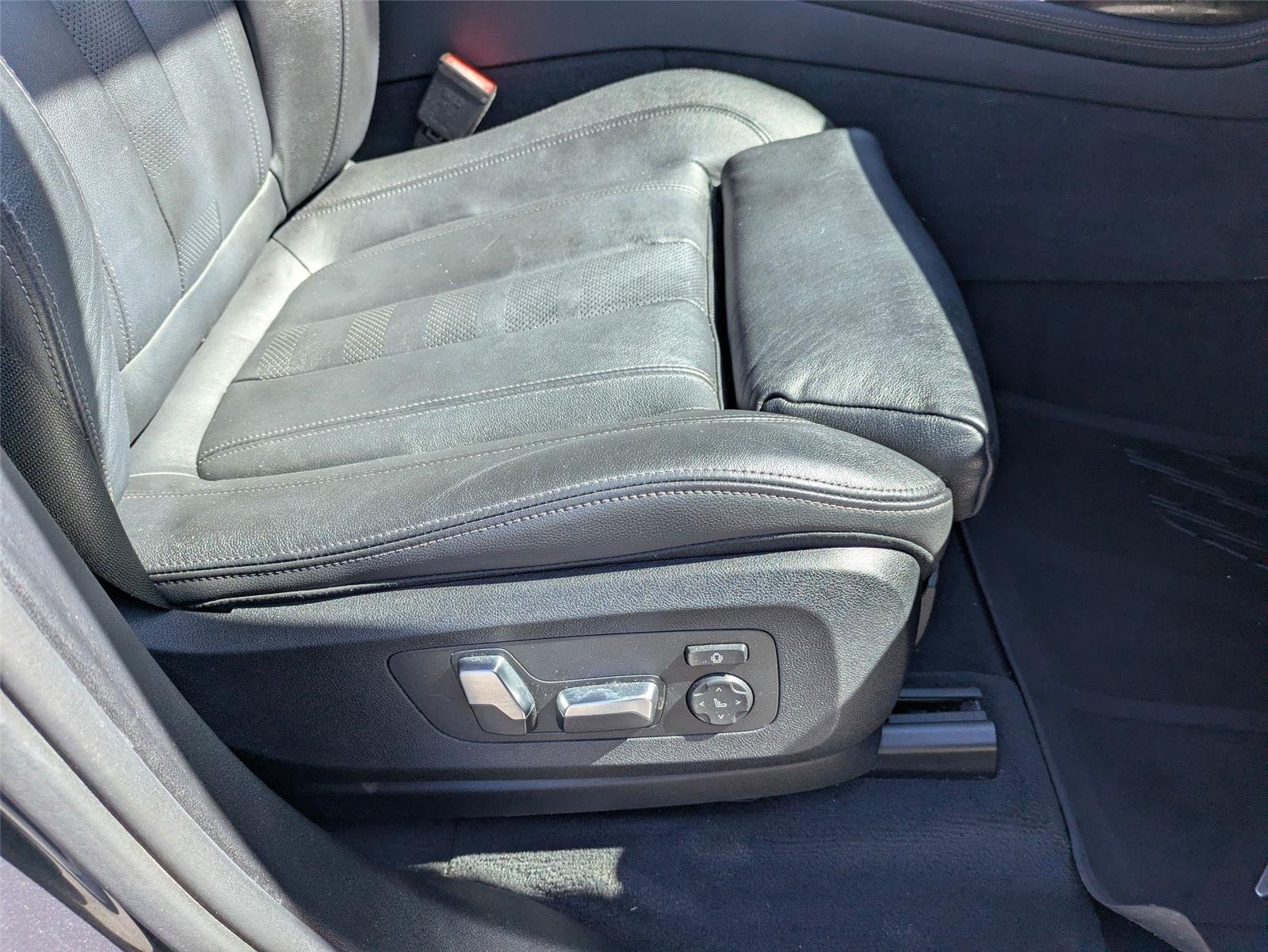 Used 2019 Phytonic Blue Metallic BMW xDrive40i image 38
