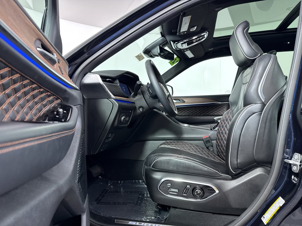 Used 2022 Midnight Blue Jeep Summit image 9