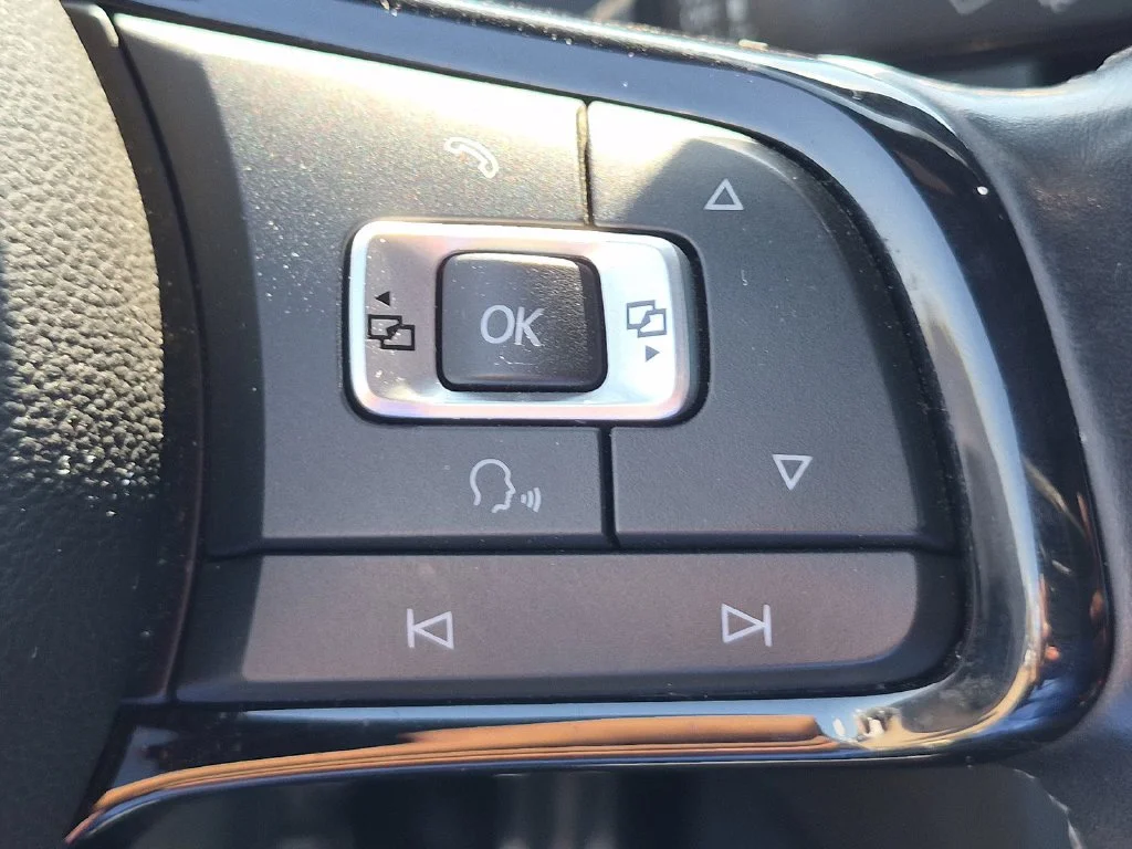 Used 2016 White Volkswagen  image 22