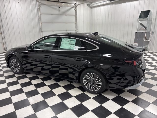Certified Used 2026 Black Hyundai SEL image 4