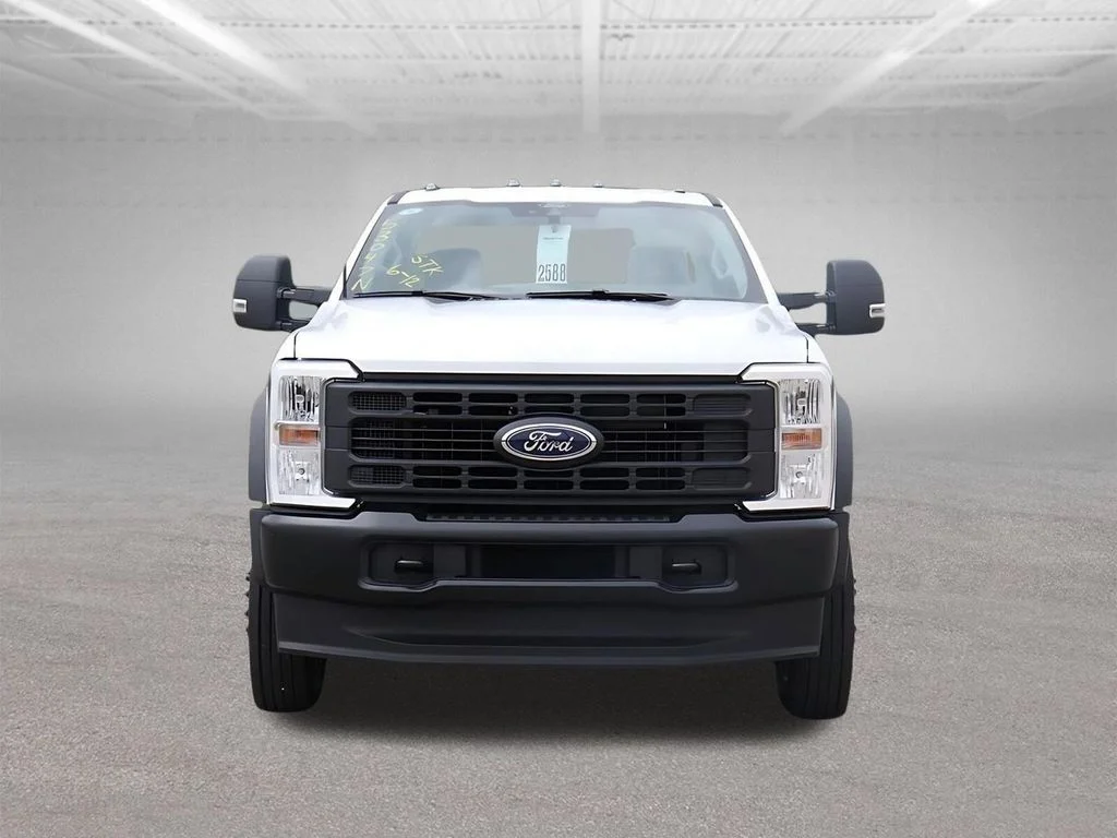 New 2025 Oxford White Ford F-550® XL image 2