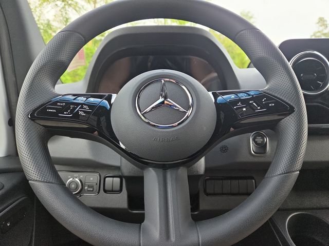 New 2026 Arctic+White Mercedes-Benz Cargo 170 WB image 18