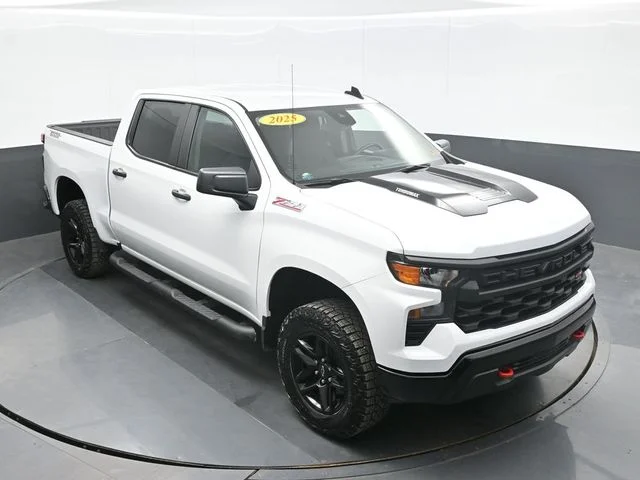 Used 2025 White Chevrolet Custom Trail Boss image 14