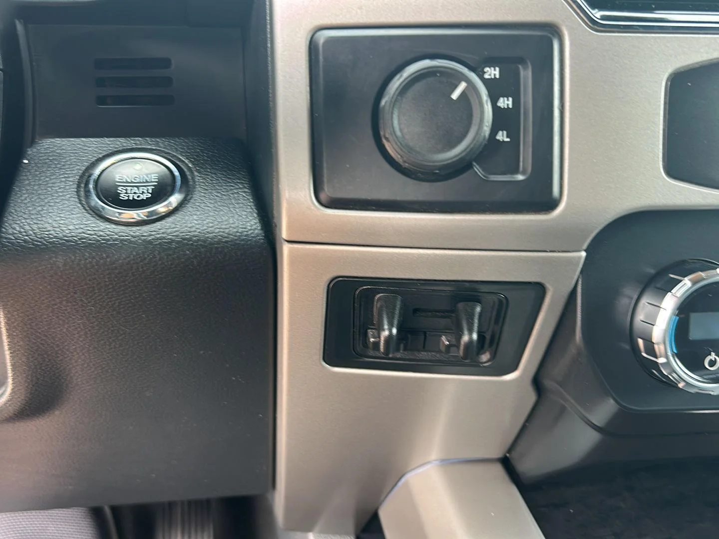 Used 2022 Oxford White Ford Lariat image 23