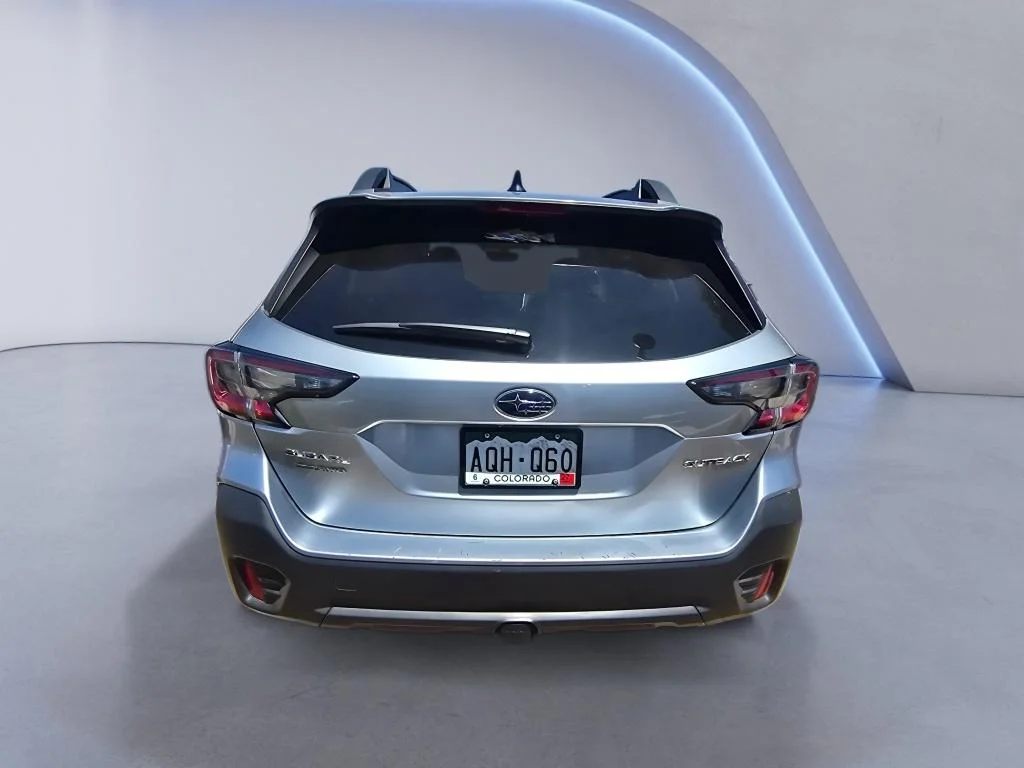 Used 2022 Ice Silver Metallic Subaru Premium image 4