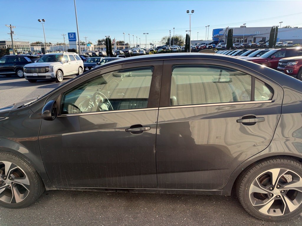 Used 2019 Gray Chevrolet Premier image 6
