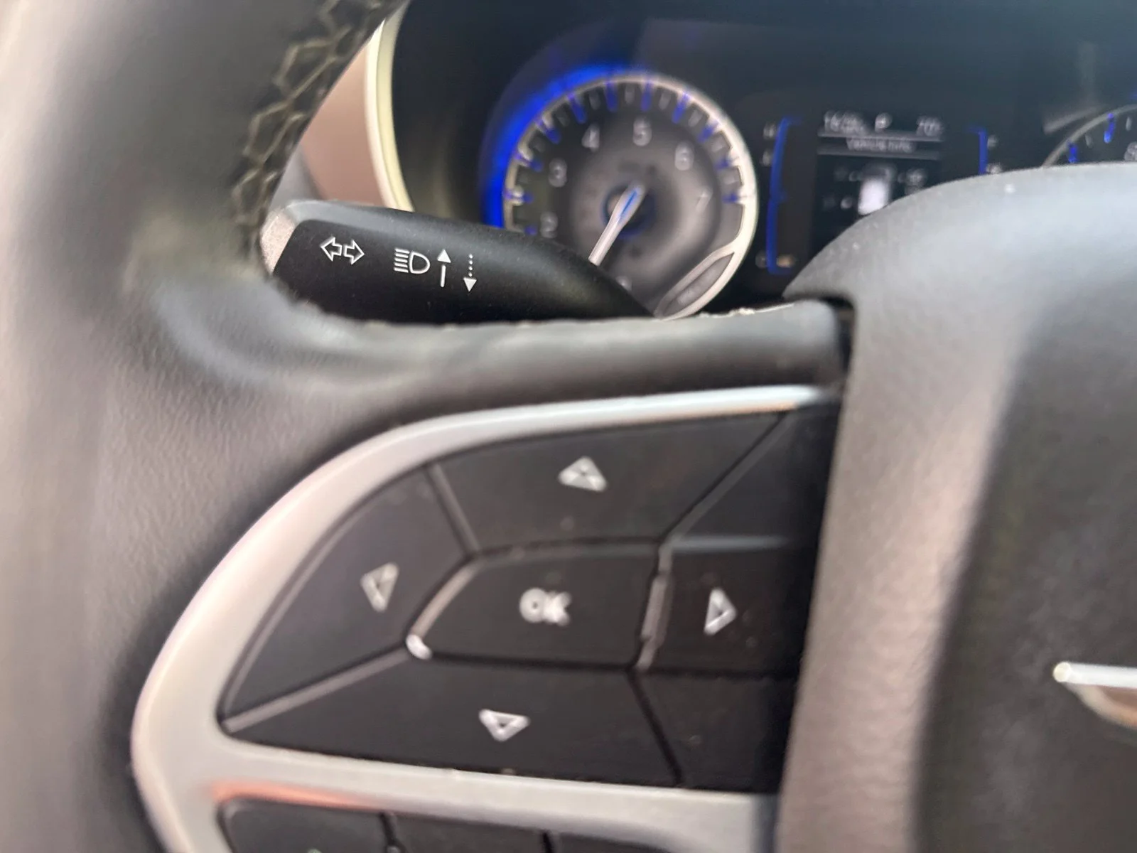 Used 2022 Silver Chrysler LX image 12