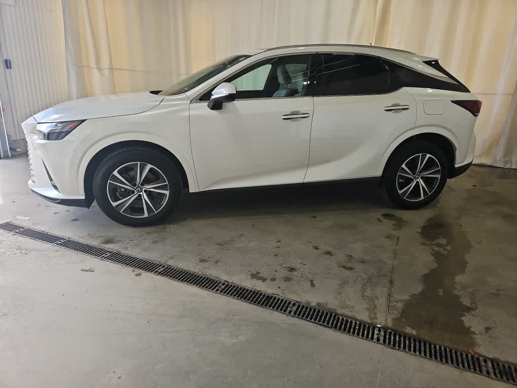 Used 2023 Eminent White Pearl Lexus Premium image 3