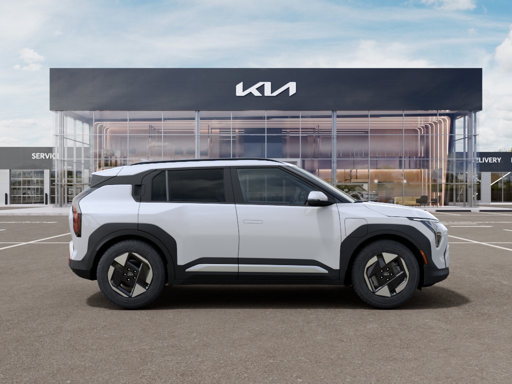 New 2027 Snow White Pearl Kia Wind image 8
