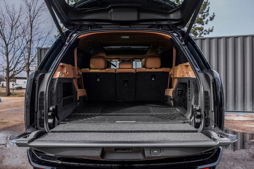 New 2026 Belgravia Green Land Rover SE image 8