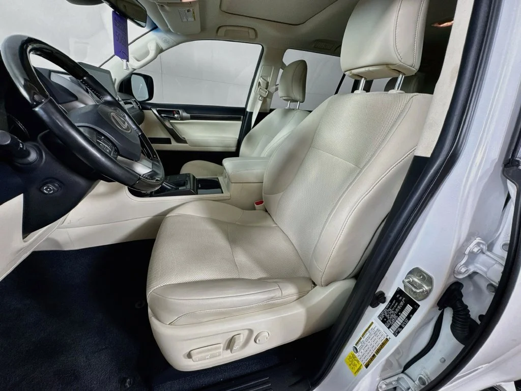 Used 2023 White Lexus 460 image 25