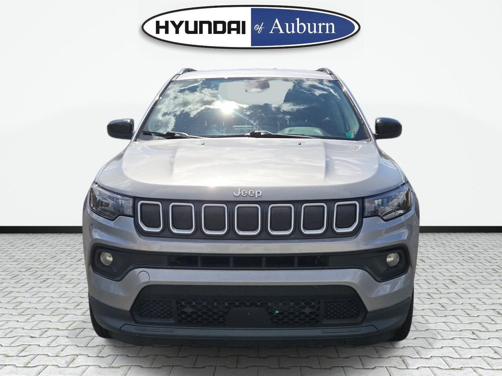 Used 2022 Silver Jeep Latitude image 13