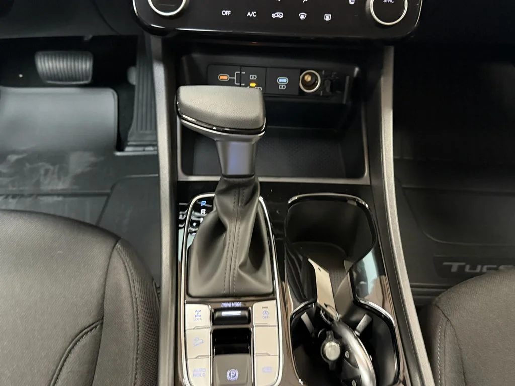 New 2026 Shimmering Silver Hyundai SEL image 21