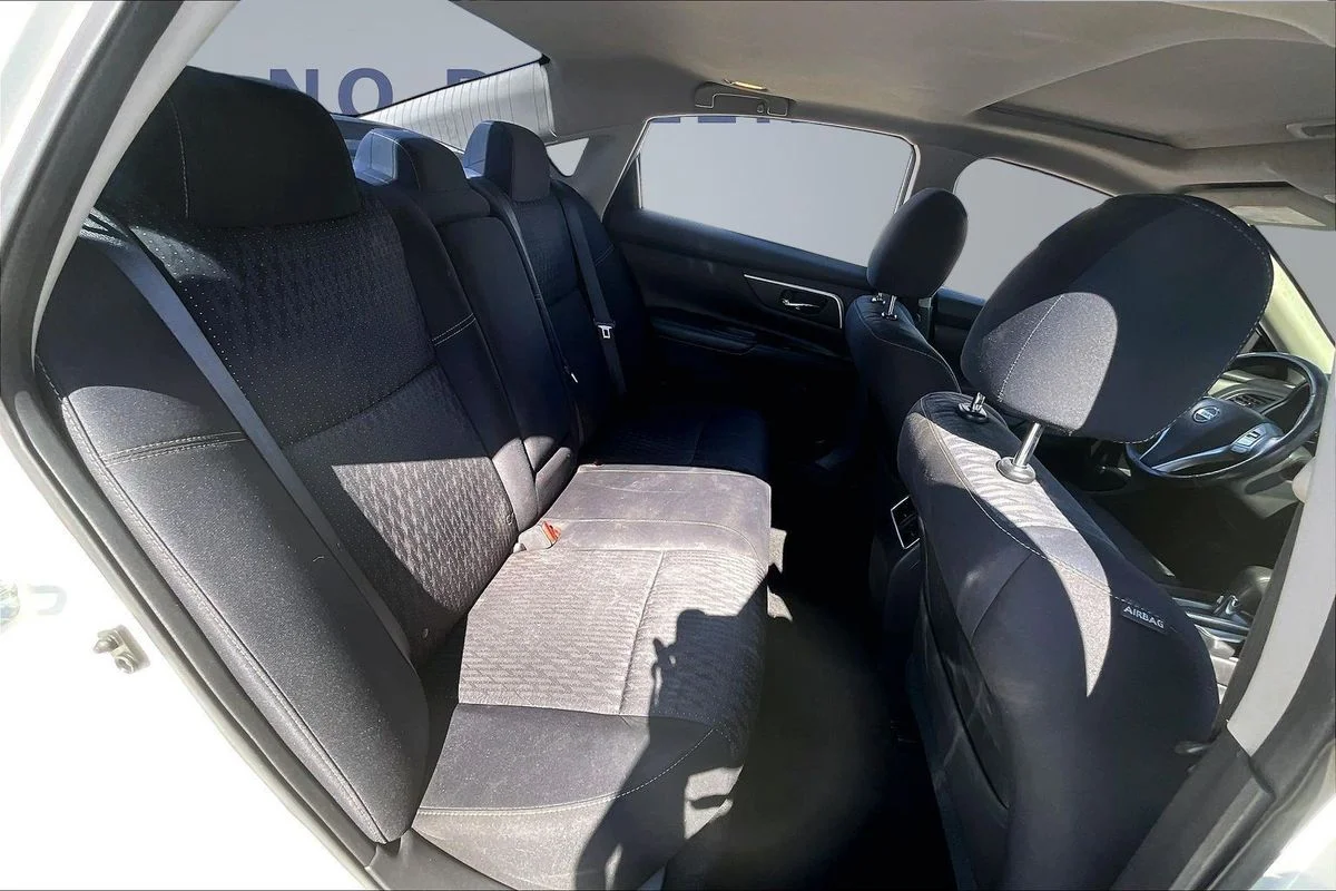 Used 2016 White Nissan 2.5 SV image 25