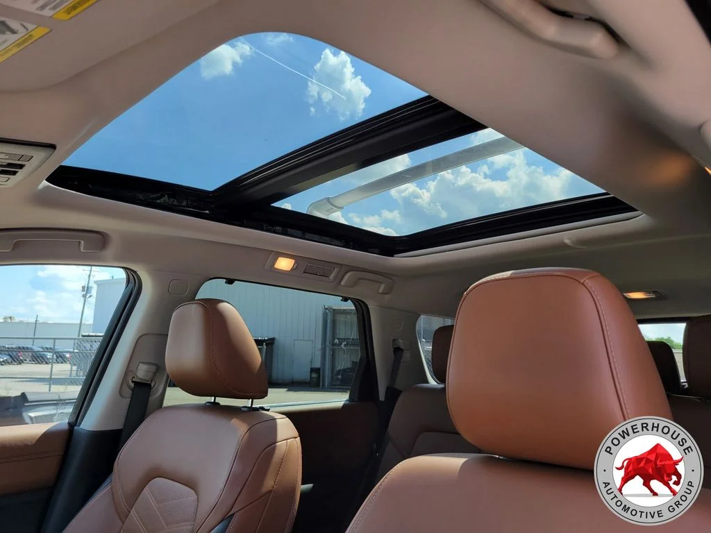 Used 2025 White Nissan Platinum image 26