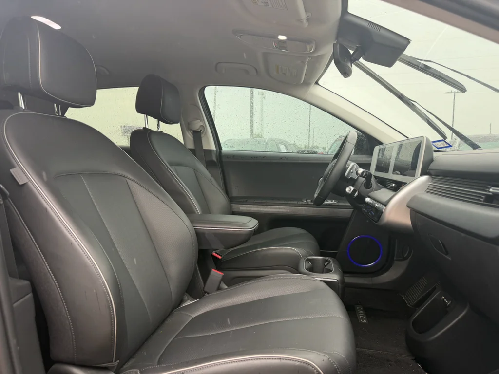 Used 2023 Abyss Black Hyundai SEL image 12