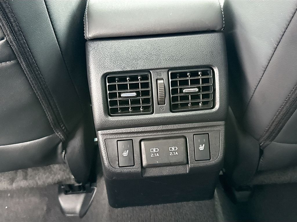 Used 2019 Ice Silver Metallic Subaru Limited image 27