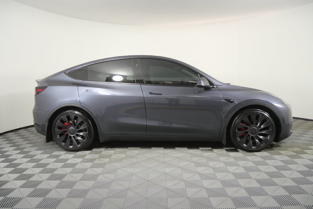 Used 2023  Tesla Performance image 3