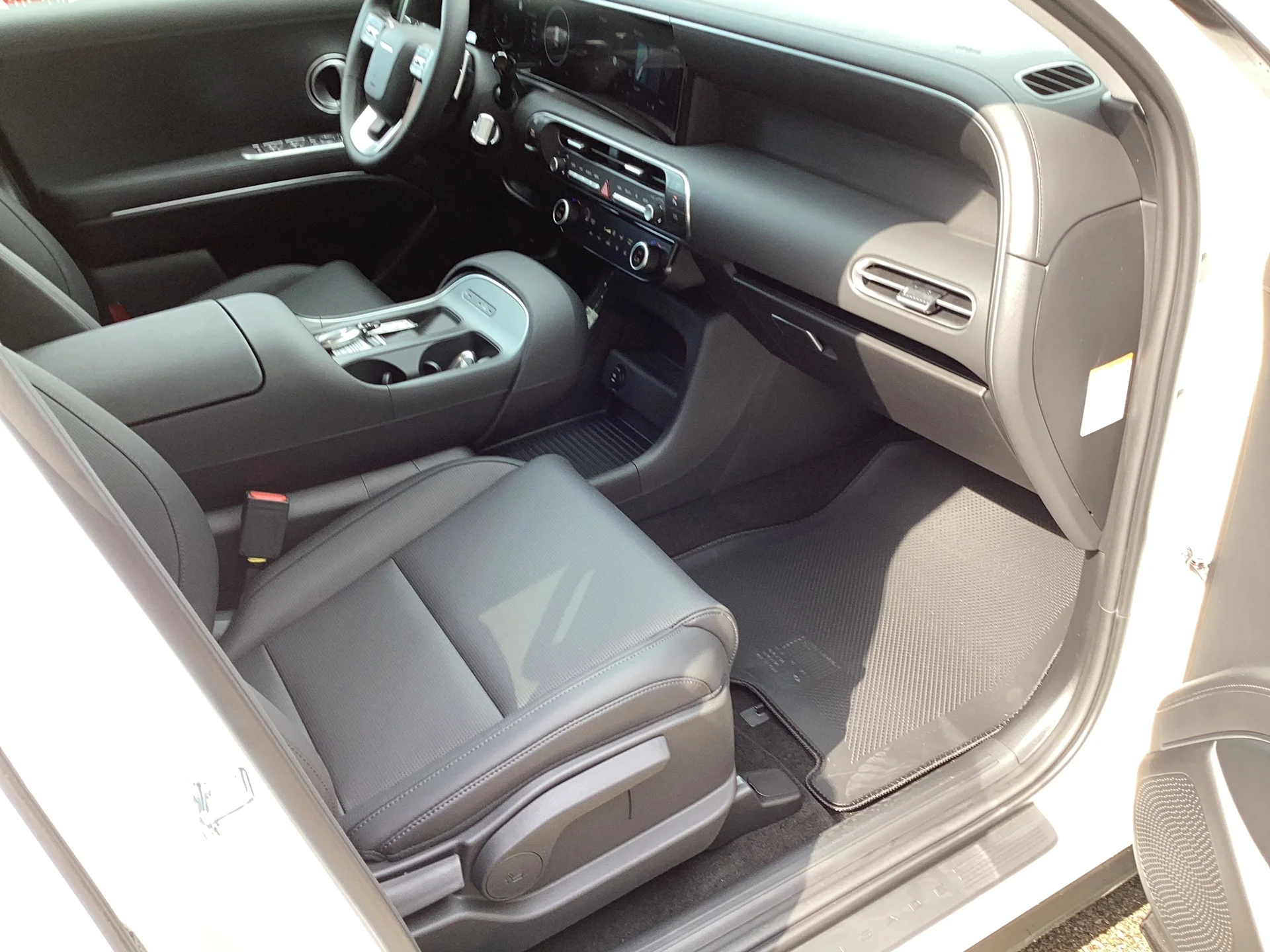 New 2026 Creamy White Pearl Hyundai SEL 8P image 14