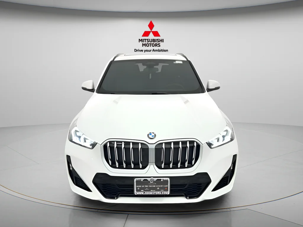 Used 2025 Alpine White BMW xDrive28i image 2