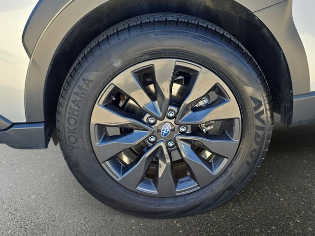 Used 2025 Silver Subaru Onyx Edition image 37