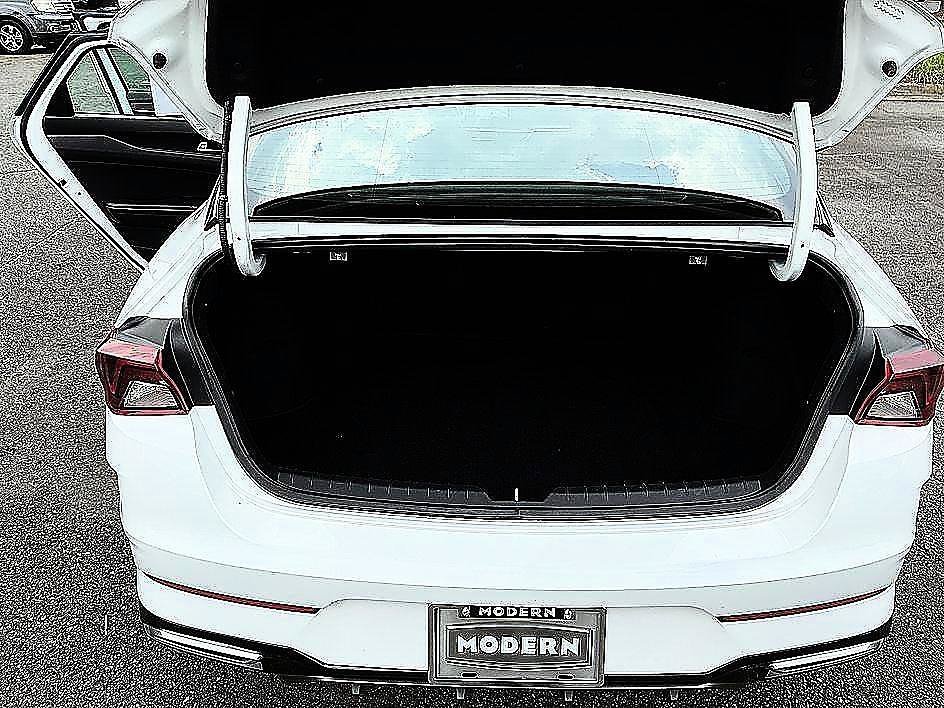 Used 2022 White Kia GT-Line image 26