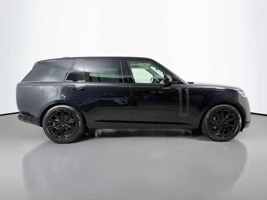 New 2026 Santorini Black Land Rover SE 7 Seats image 4