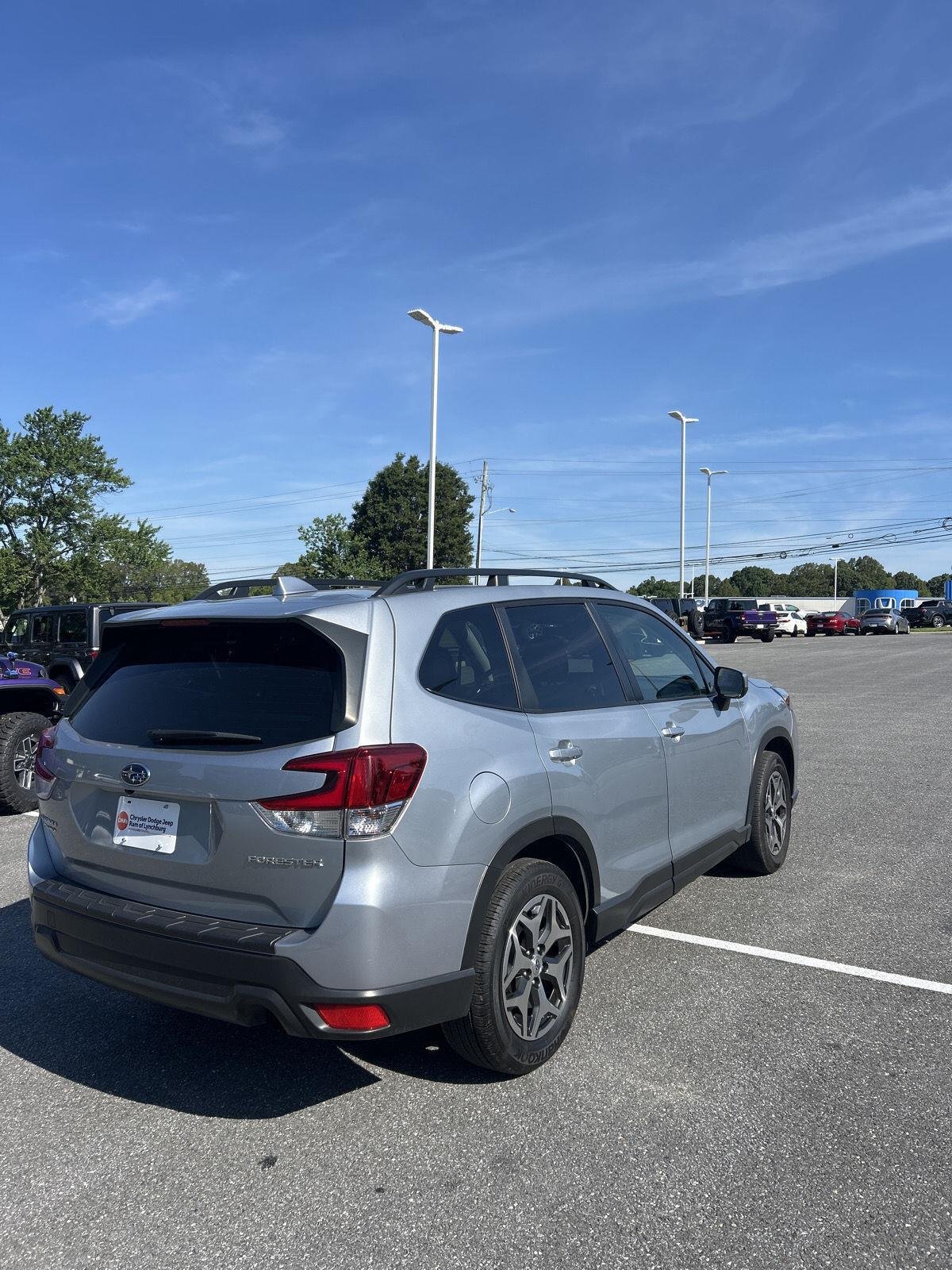 Used 2023 Ice Silver Metallic Subaru Premium image 4