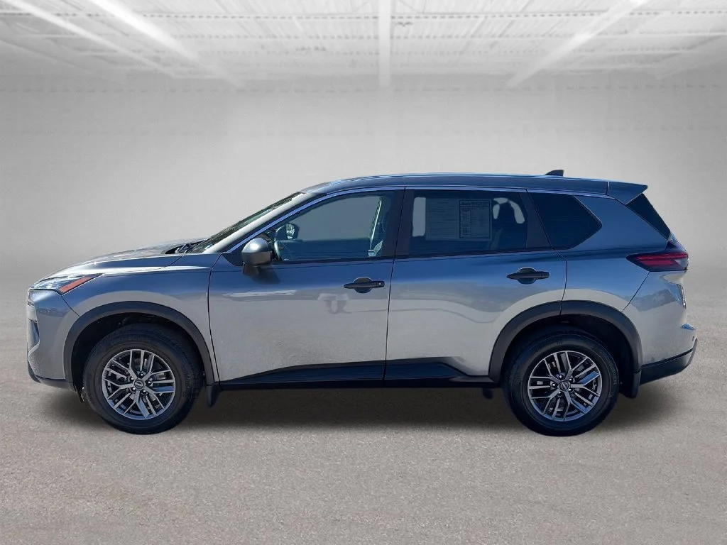 Used 2024 Gray Nissan S image 3