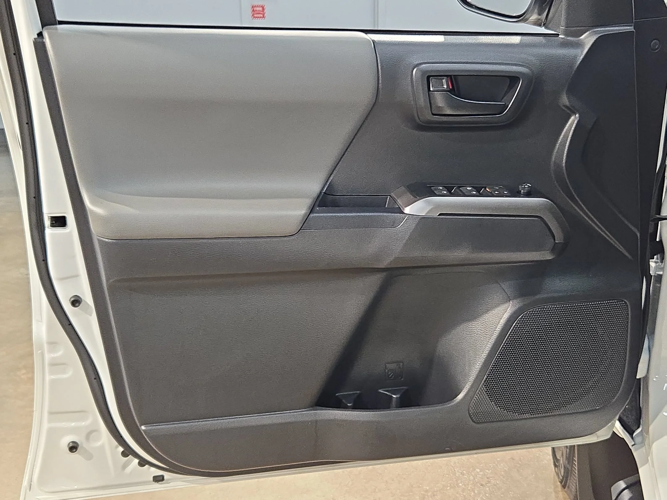 Used 2022 White Toyota SR5 image 20