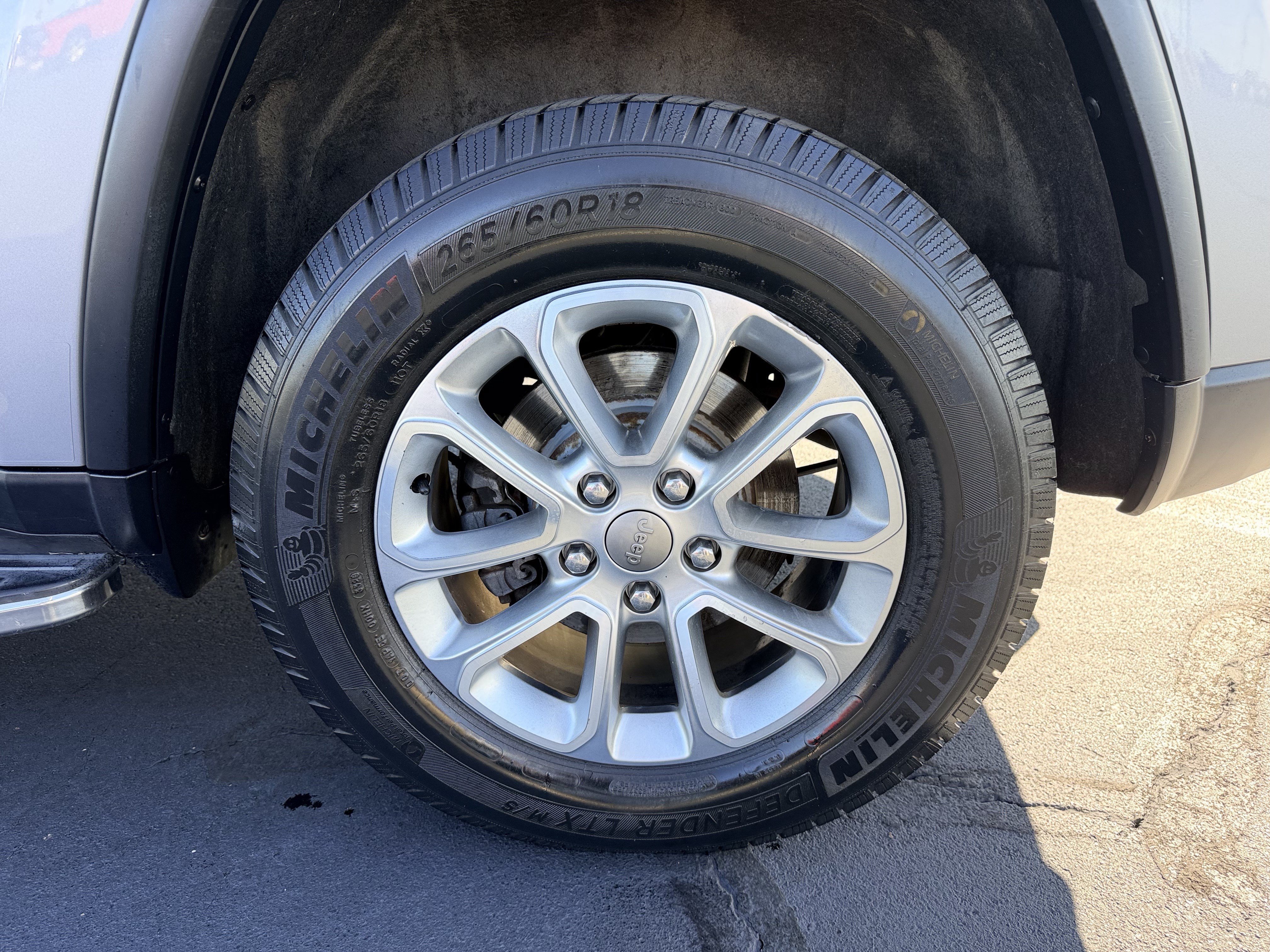 Used 2014 Silver Jeep Limited image 25