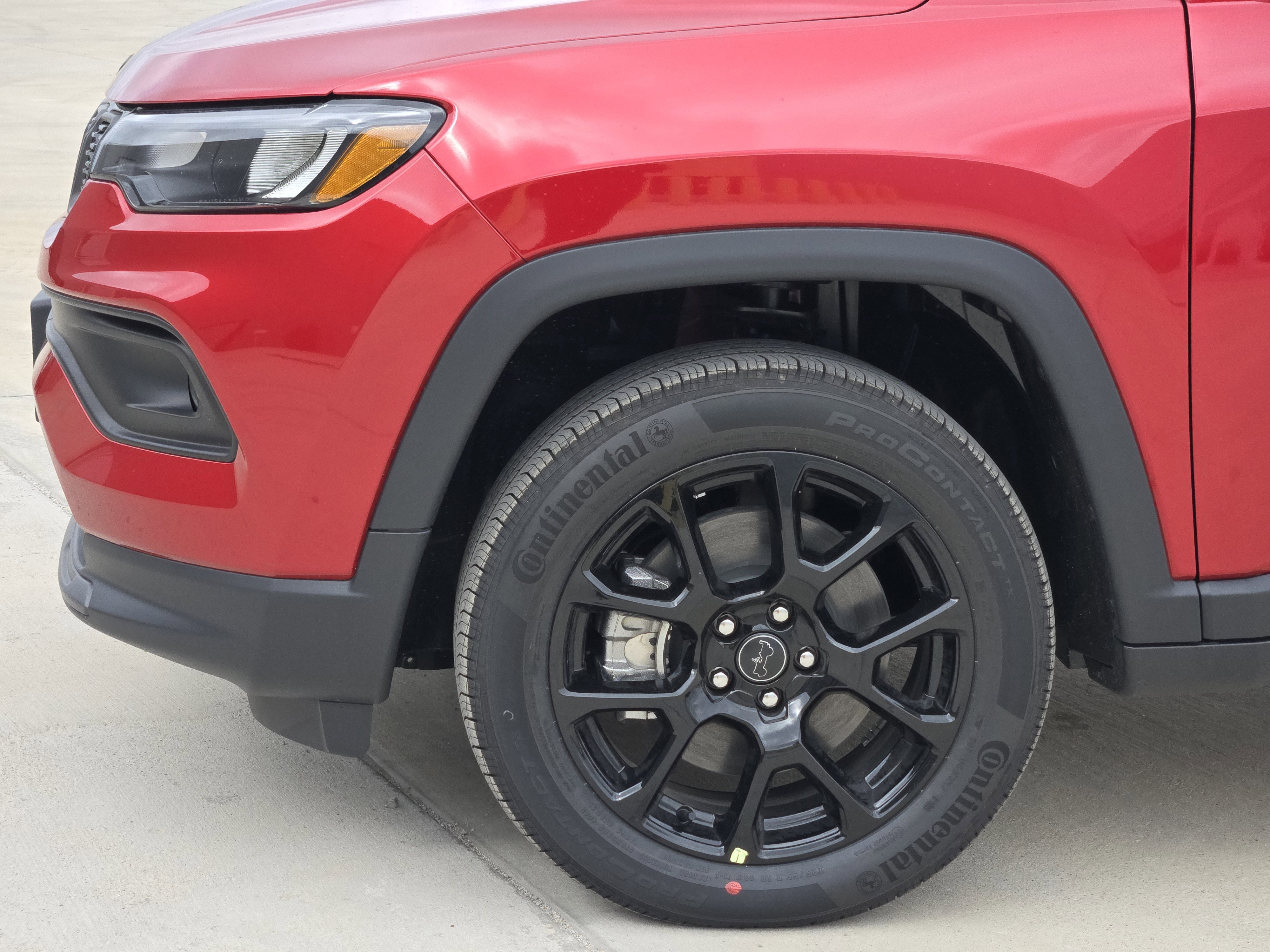 New 2026 Red Hot Pearl-Coat Exterior Paint Jeep Latitude image 6
